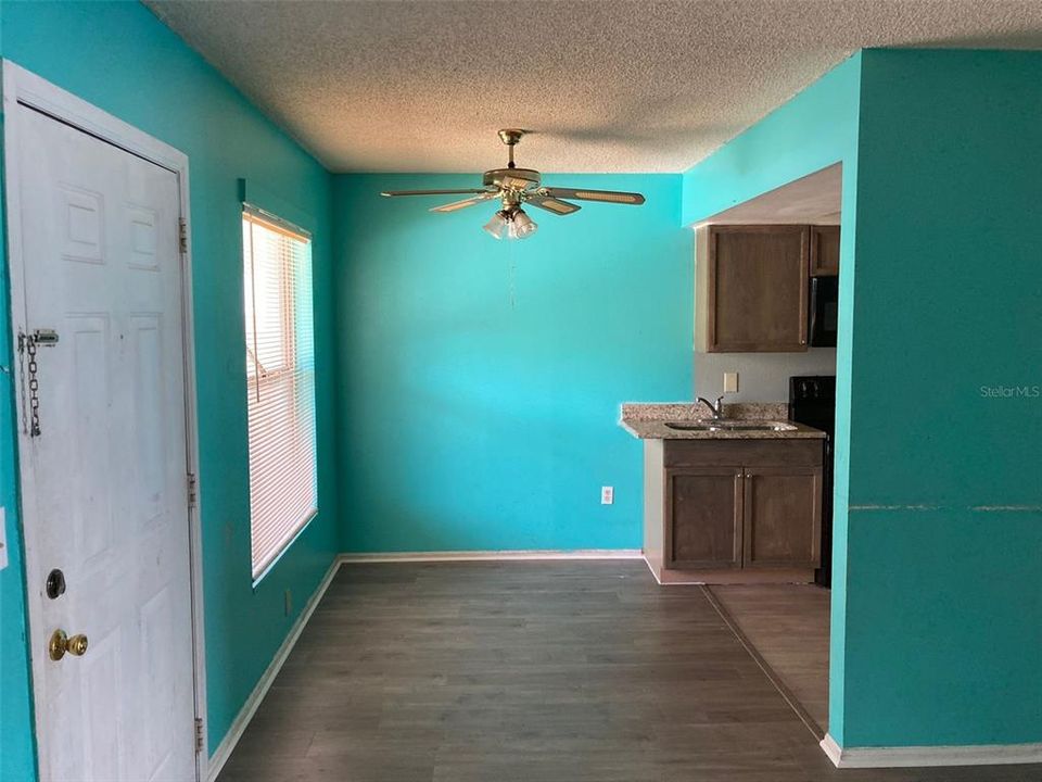 For Rent: $1,150 (1 beds, 1 baths, 715 Square Feet)