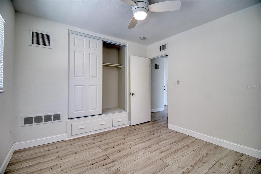 Active With Contract: $2,750 (3 beds, 2 baths, 1200 Square Feet)