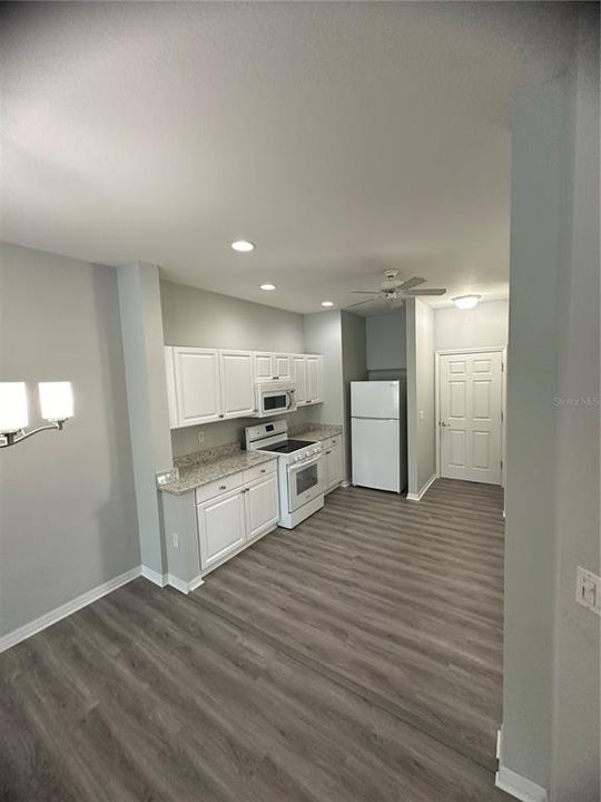 For Sale: $324,500 (2 beds, 2 baths, 1255 Square Feet)