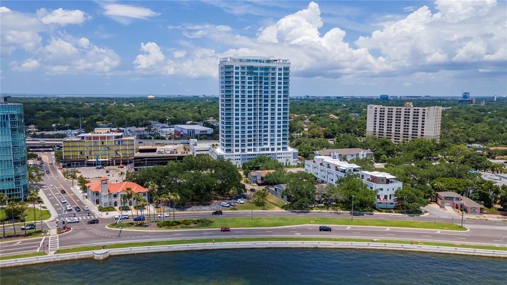 Brand new luxury condo in the Bayshore corridor