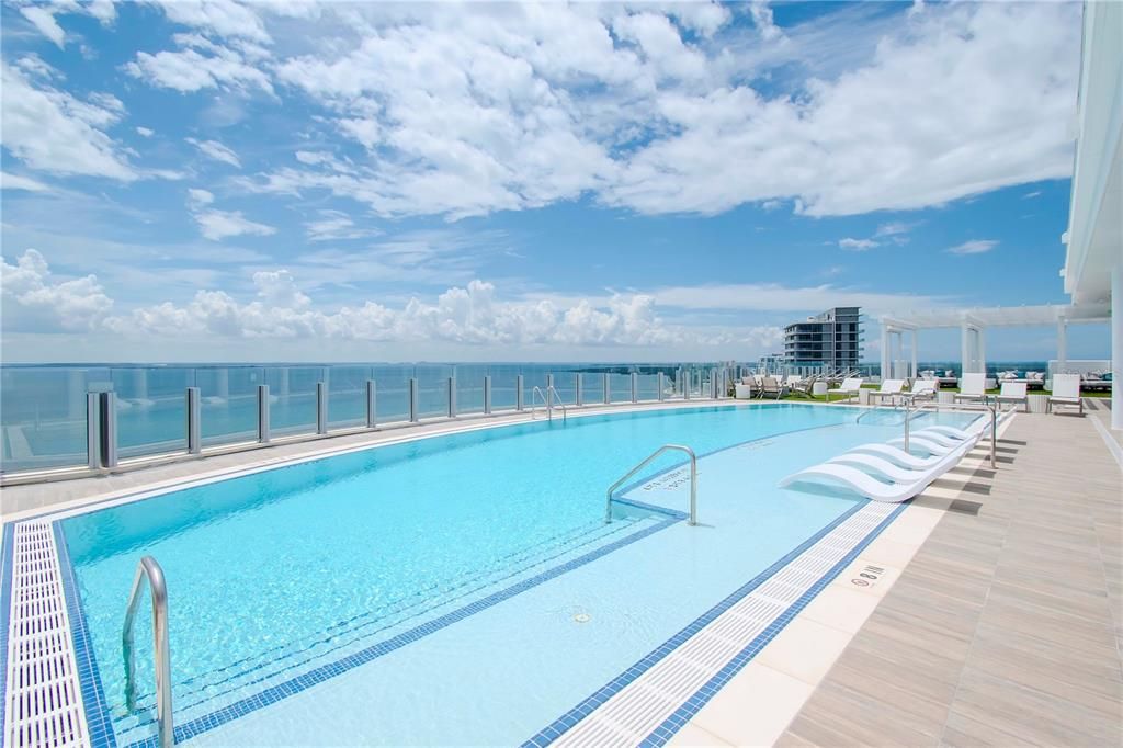 Roof top POOL!