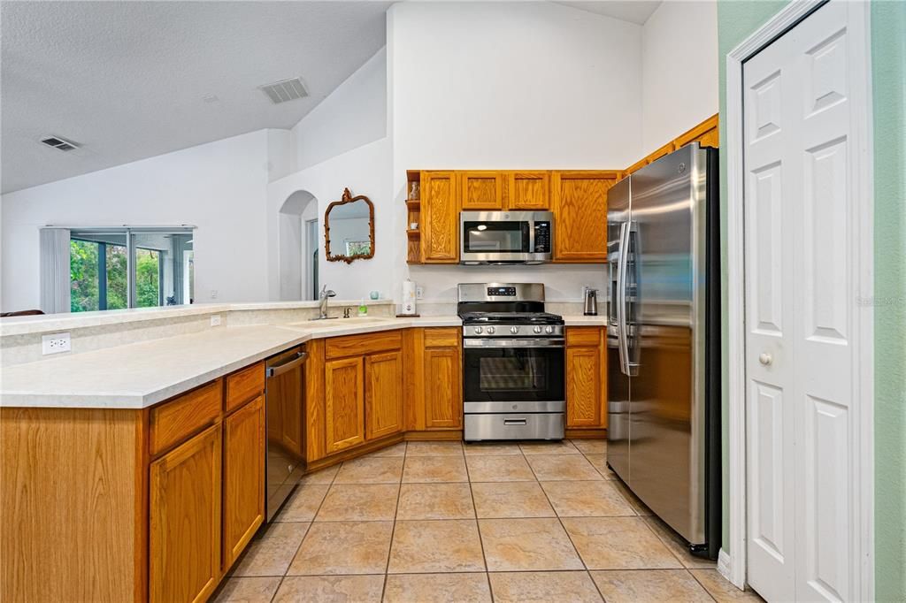 For Sale: $380,000 (3 beds, 2 baths, 1841 Square Feet)
