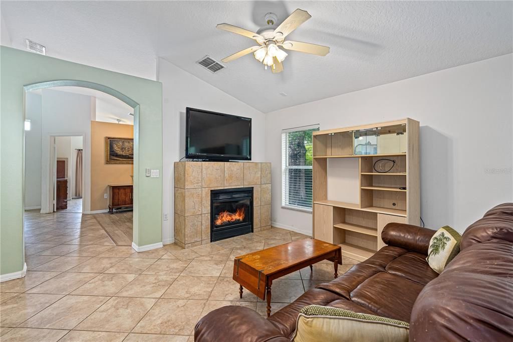 For Sale: $380,000 (3 beds, 2 baths, 1841 Square Feet)