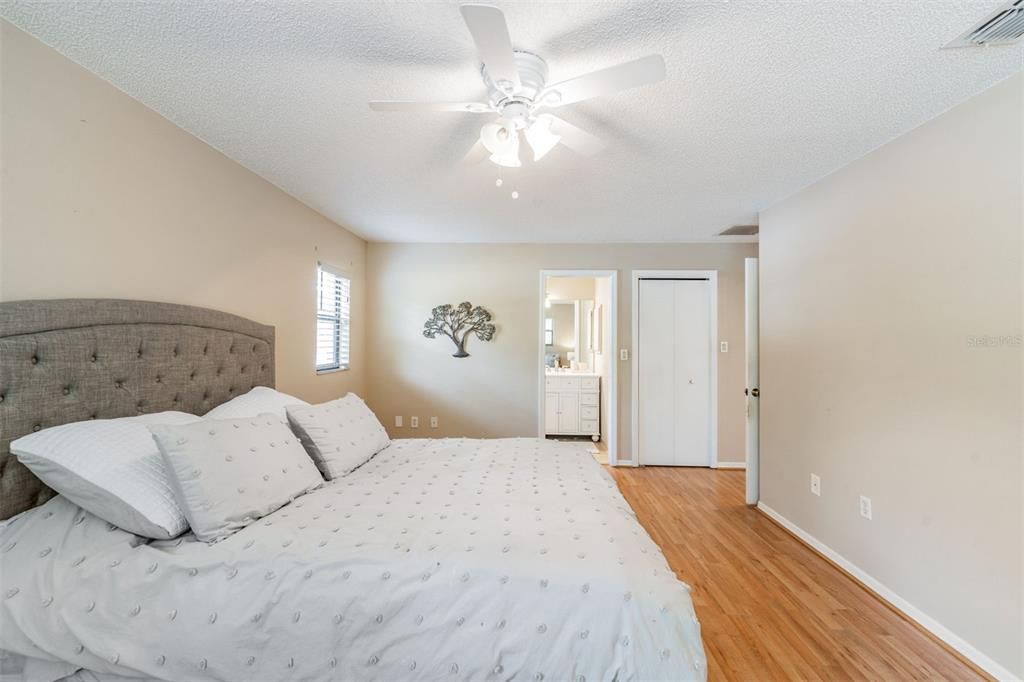 Active With Contract: $299,900 (3 beds, 2 baths, 1482 Square Feet)