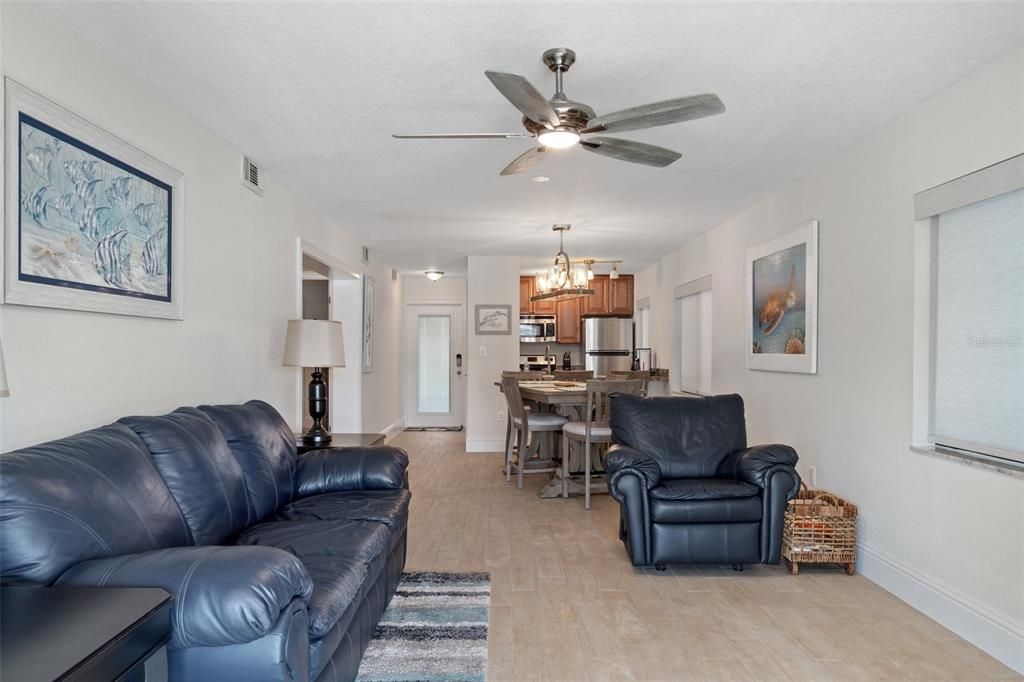 For Sale: $427,000 (2 beds, 1 baths, 900 Square Feet)