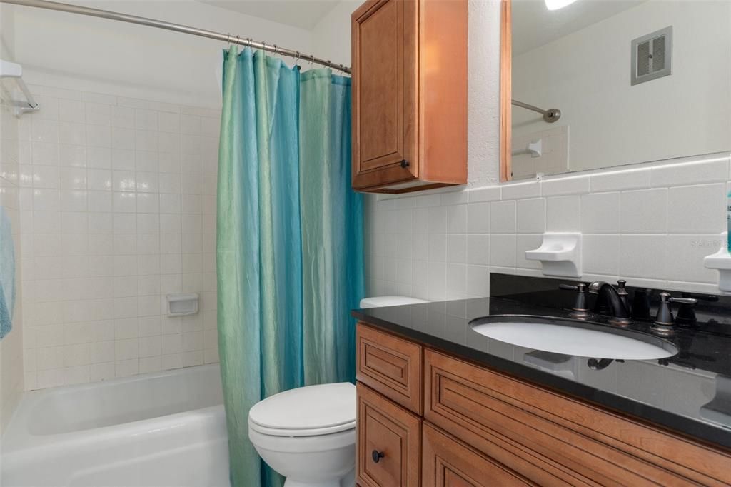 For Sale: $427,000 (2 beds, 1 baths, 900 Square Feet)