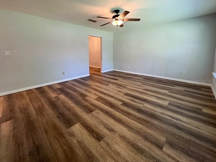 For Rent: $1,150 (2 beds, 1 baths, 775 Square Feet)