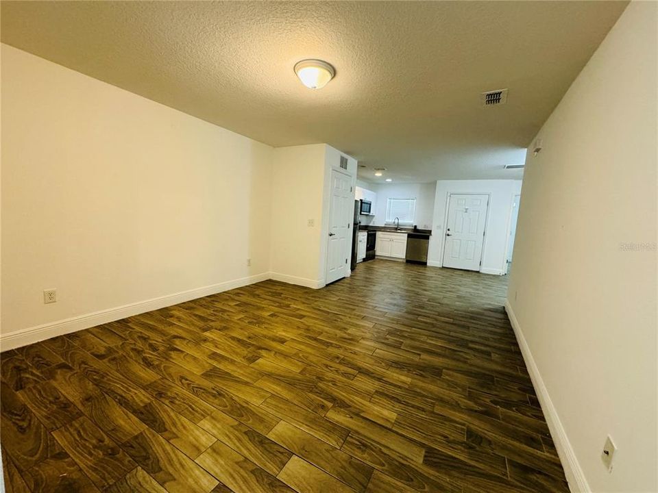 For Rent: $1,595 (3 beds, 2 baths, 1040 Square Feet)