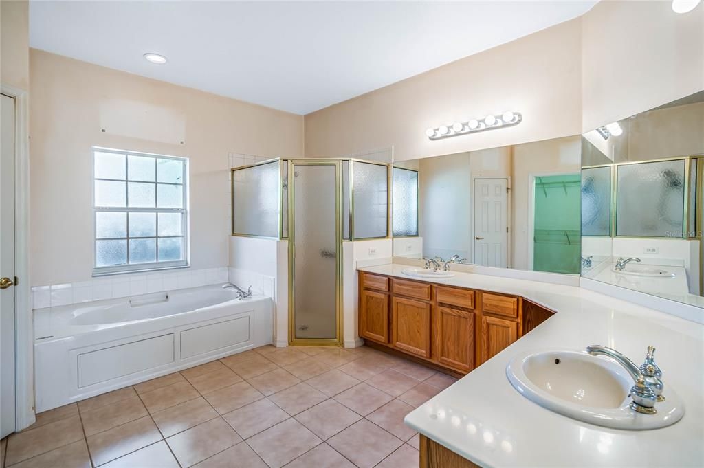 Active With Contract: $235,000 (3 beds, 2 baths, 2141 Square Feet)