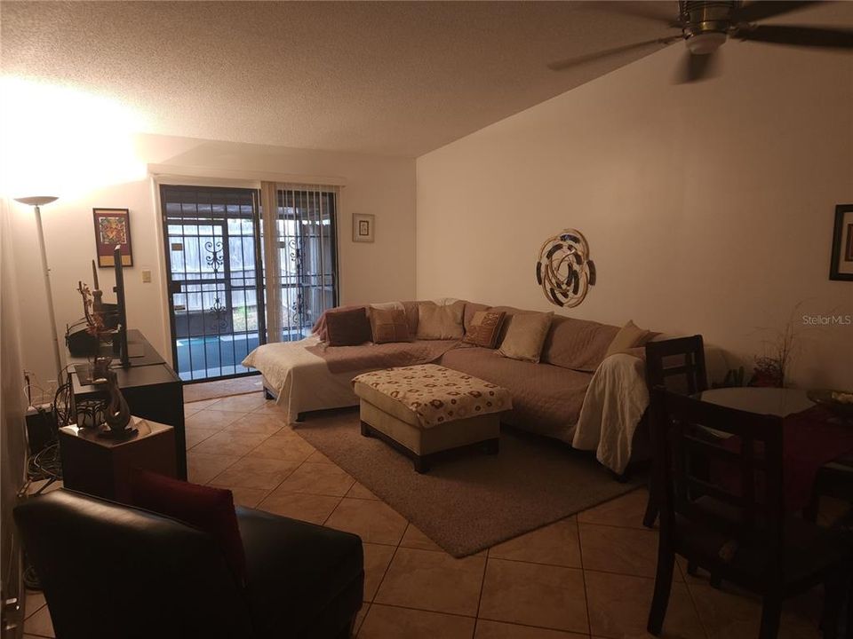 Active With Contract: $239,900 (2 beds, 2 baths, 1033 Square Feet)