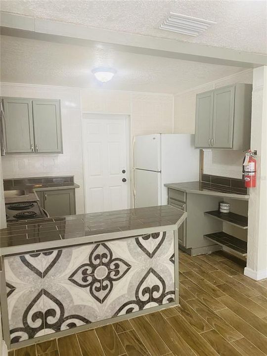 For Rent: $1,595 (2 beds, 1 baths, 808 Square Feet)