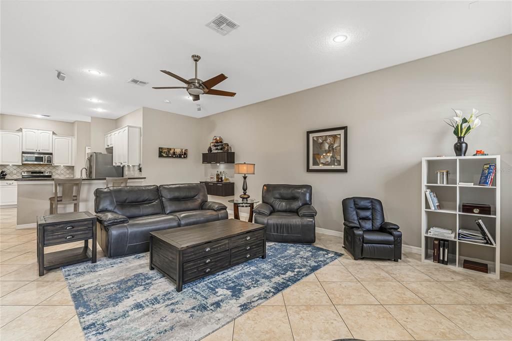 Active With Contract: $735,000 (4 beds, 2 baths, 2516 Square Feet)