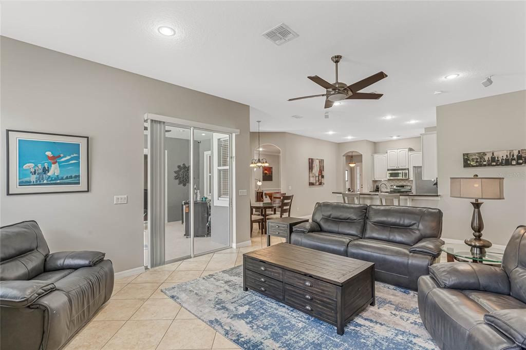 Active With Contract: $735,000 (4 beds, 2 baths, 2516 Square Feet)