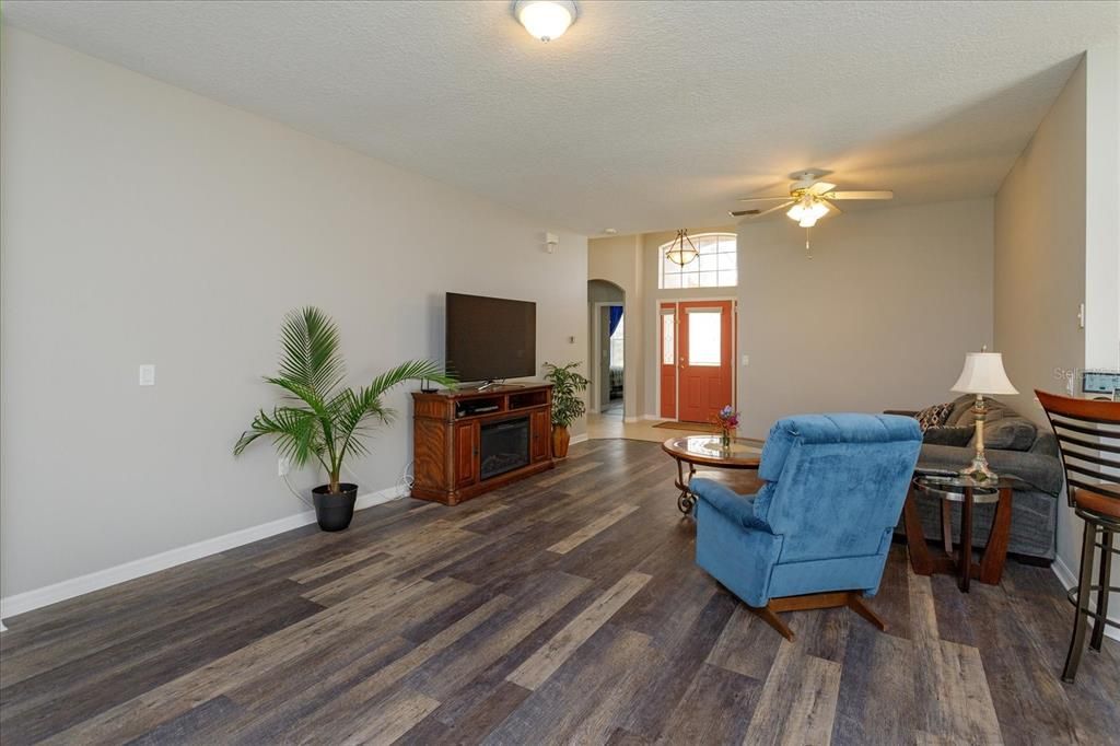 For Rent: $2,500 (3 beds, 2 baths, 1512 Square Feet)