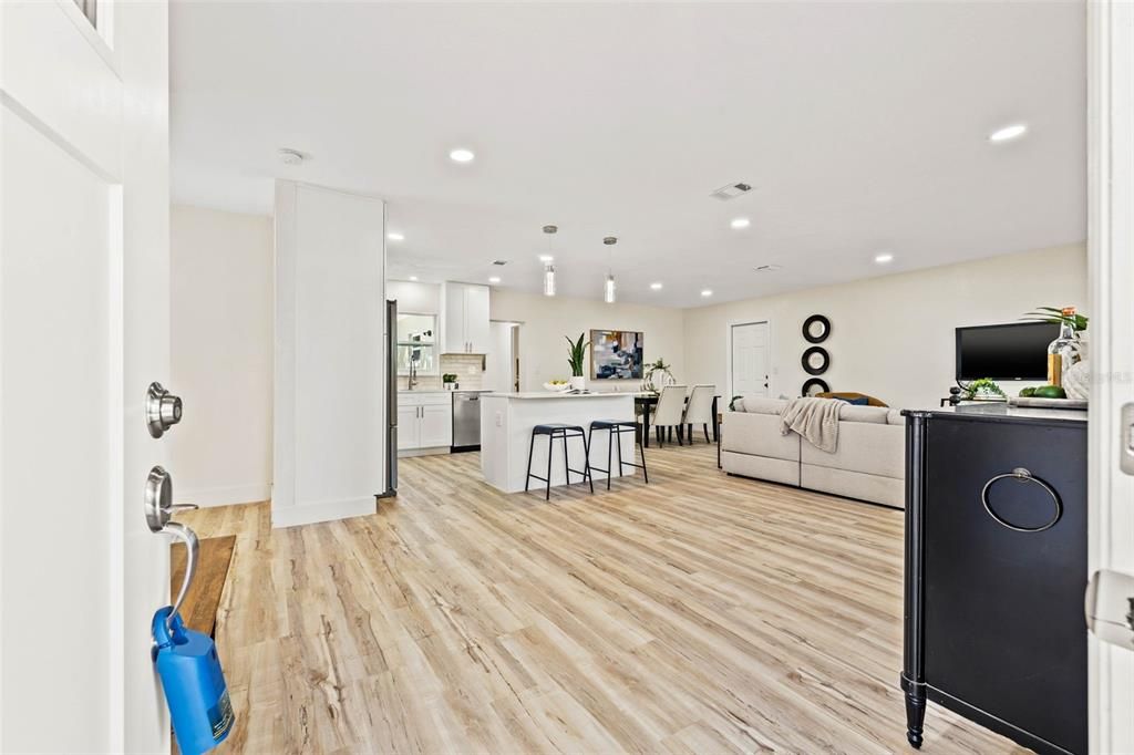Active With Contract: $529,000 (3 beds, 2 baths, 1470 Square Feet)