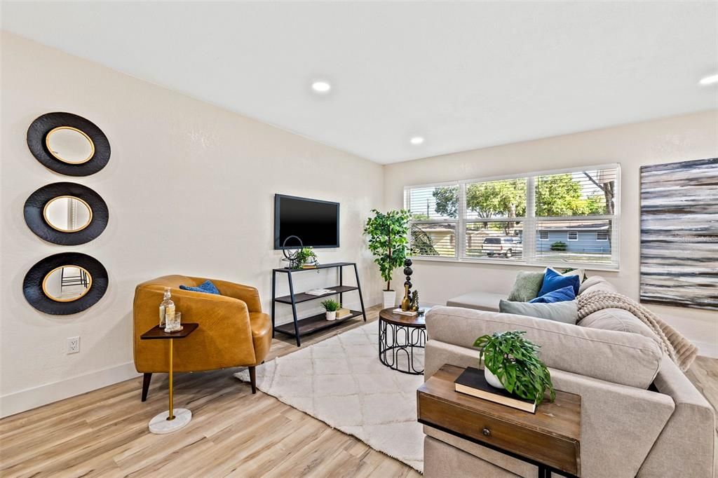 Active With Contract: $529,000 (3 beds, 2 baths, 1470 Square Feet)