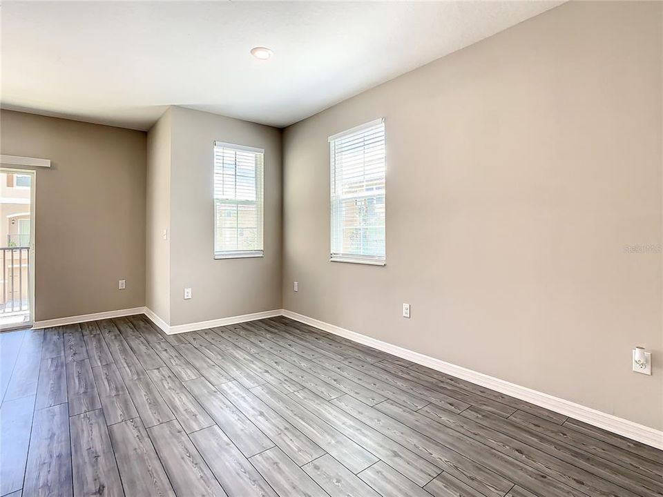 Active With Contract: $1,950 (3 beds, 2 baths, 1652 Square Feet)