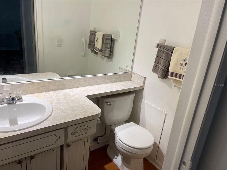 Active With Contract: $149,000 (1 beds, 1 baths, 902 Square Feet)