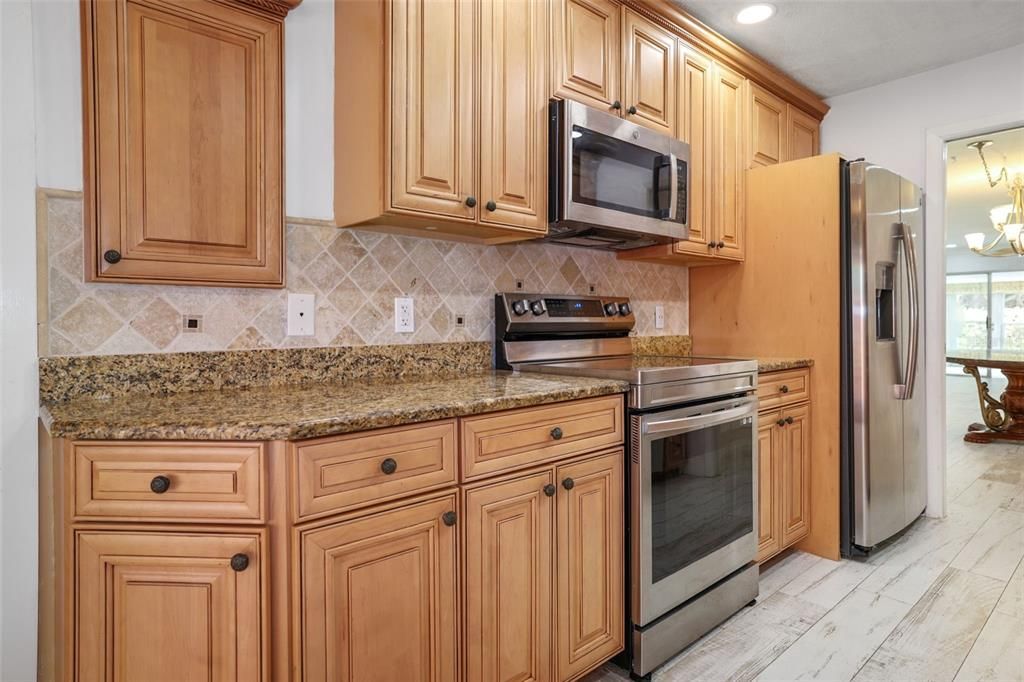 granite counters, slide out drawers stove w/ air fry