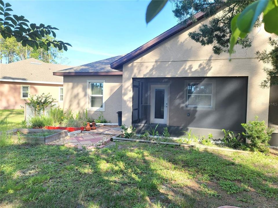 Active With Contract: $1,750 (3 beds, 2 baths, 1188 Square Feet)