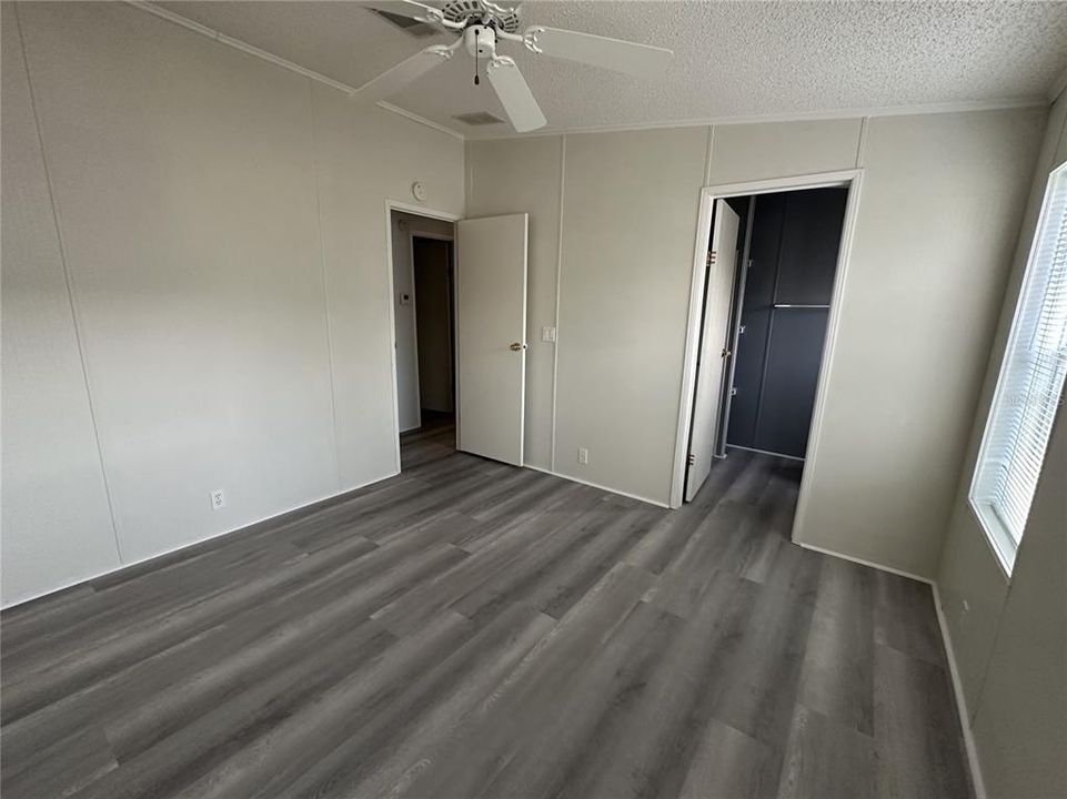 Active With Contract: $1,600 (2 beds, 2 baths, 1100 Square Feet)