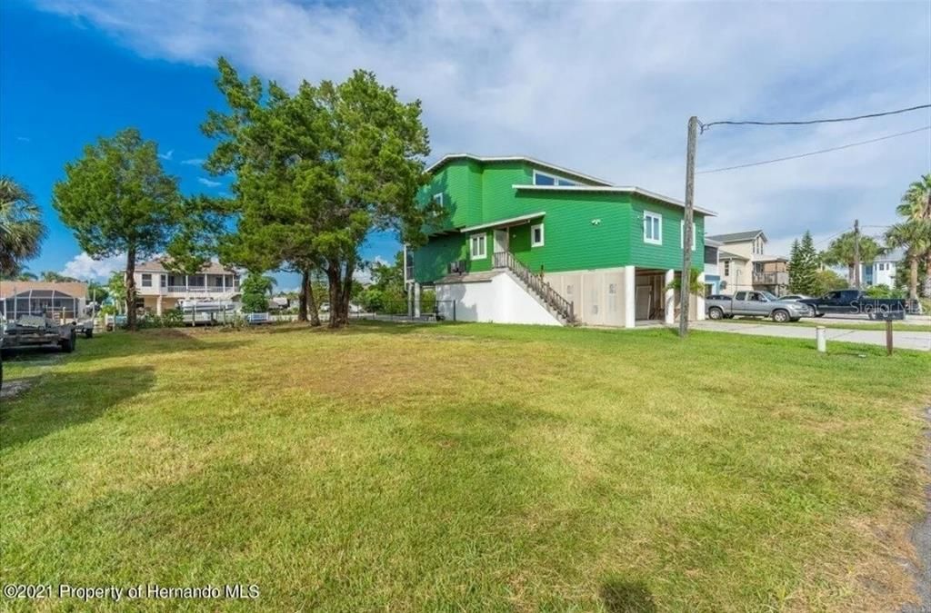 На продажу: $199,000 (0.11 acres)