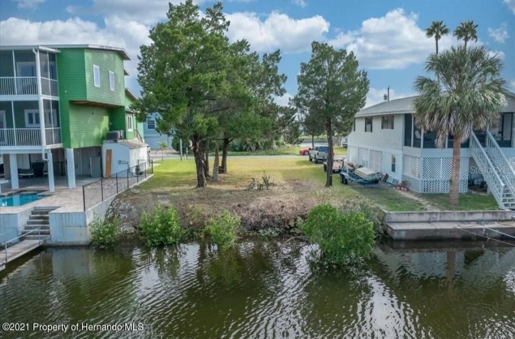 На продажу: $199,000 (0.11 acres)