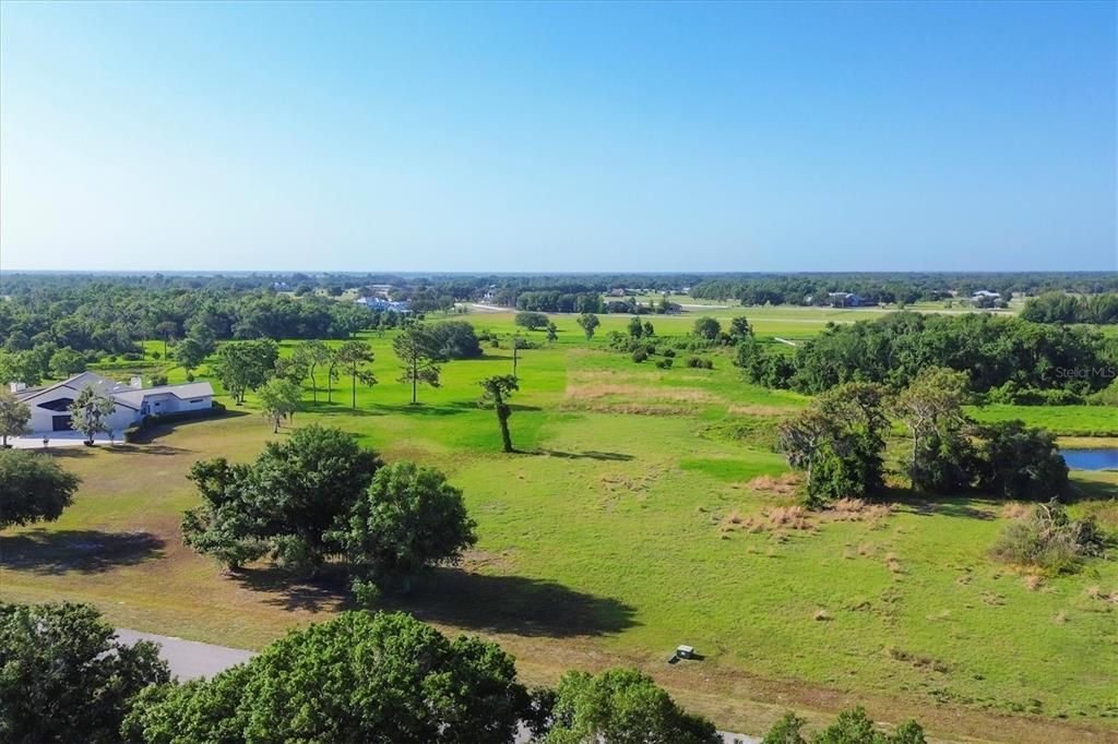 На продажу: $800,000 (10.26 acres)