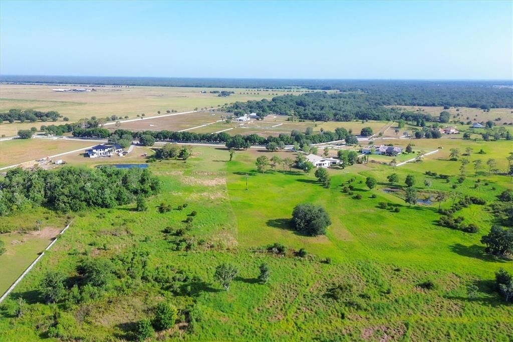 En Venta: $800,000 (10.26 acres)