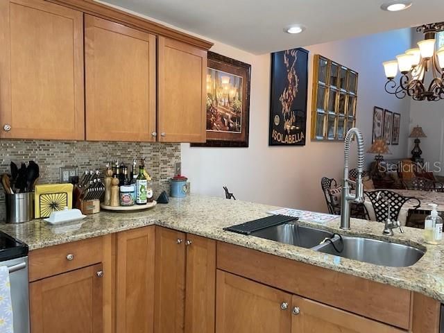 open kitchen - eat-in area on granite counter