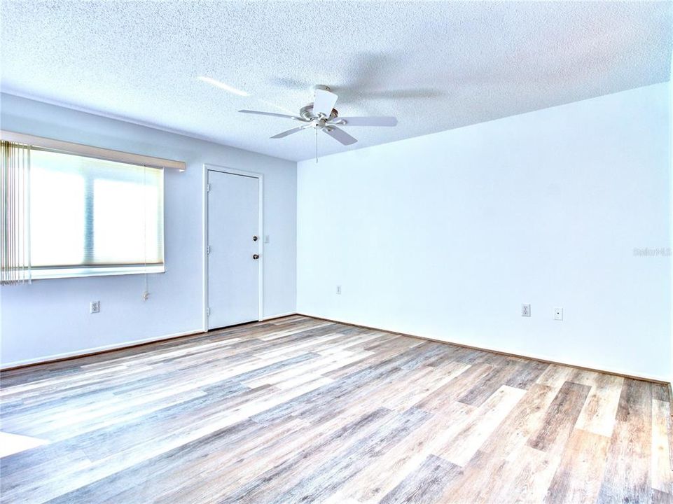 Master bedroom with 2 walking closet