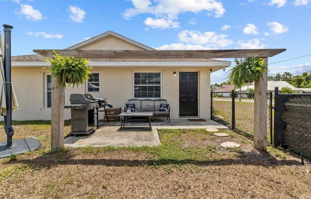 For Sale: $239,900 (2 beds, 2 baths, 1200 Square Feet)