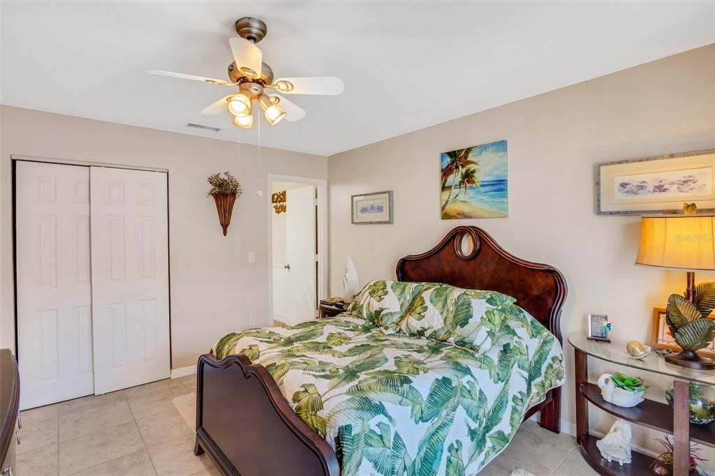 For Sale: $317,500 (2 beds, 2 baths, 1029 Square Feet)