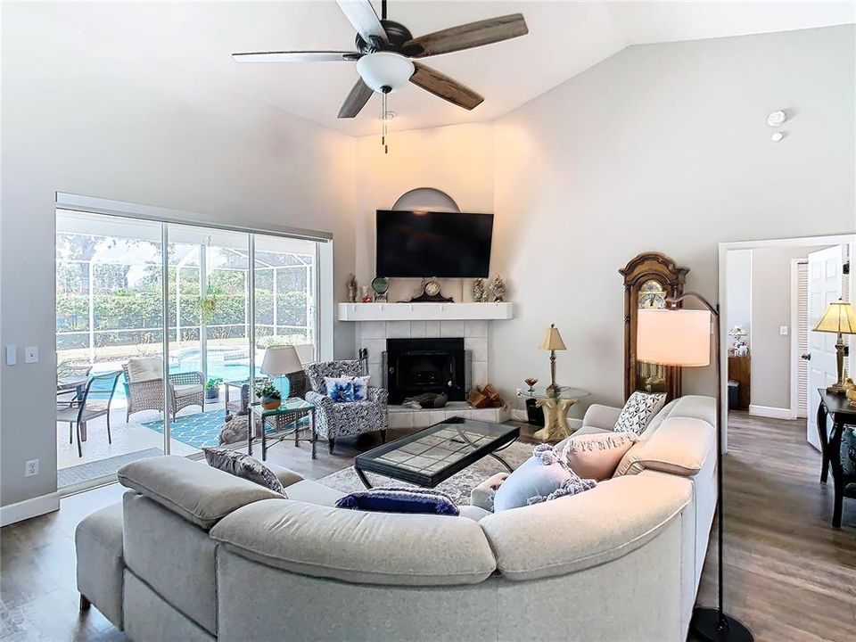 For Sale: $489,000 (4 beds, 2 baths, 1896 Square Feet)