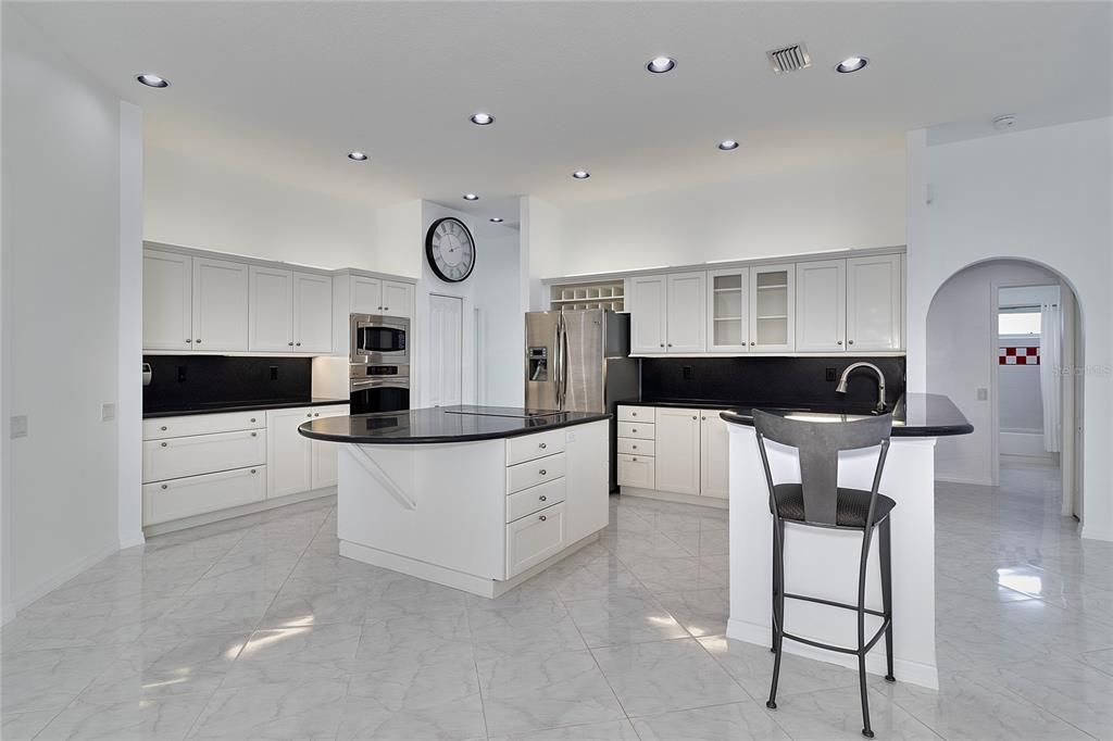 KITCHEN WITH ISLAND AND BREAKFAST BAR