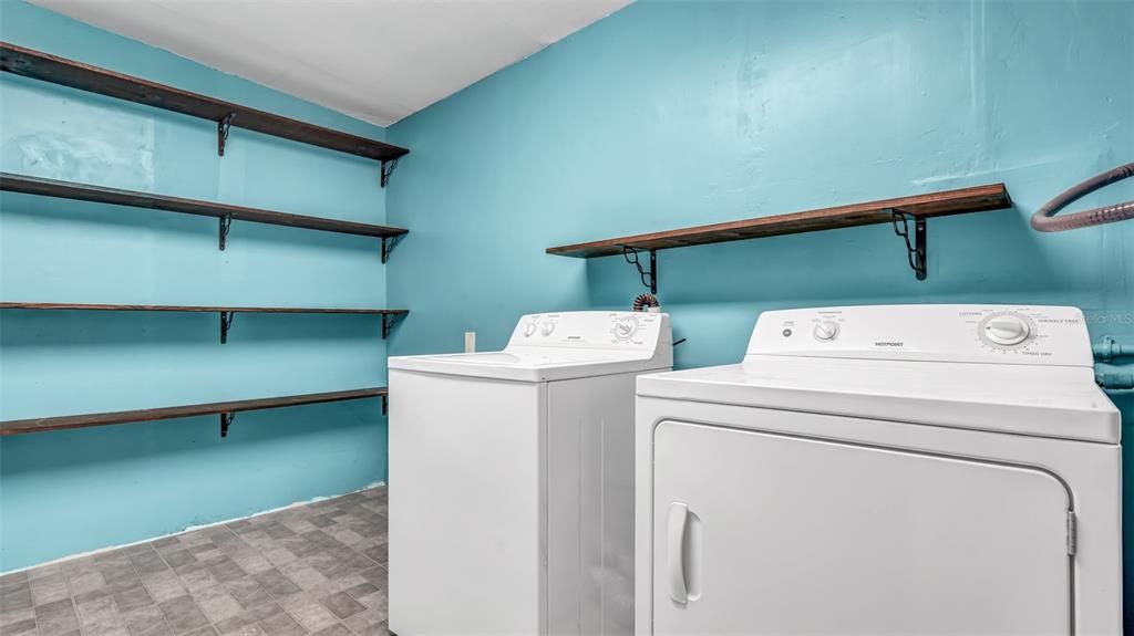 For Rent: $2,095 (3 beds, 2 baths, 1764 Square Feet)