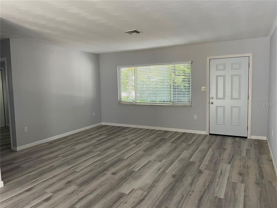 For Rent: $2,300 (3 beds, 2 baths, 1040 Square Feet)