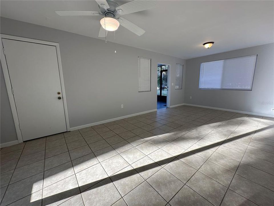 For Rent: $2,195 (3 beds, 2 baths, 980 Square Feet)