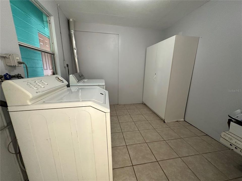 For Rent: $2,195 (3 beds, 2 baths, 980 Square Feet)