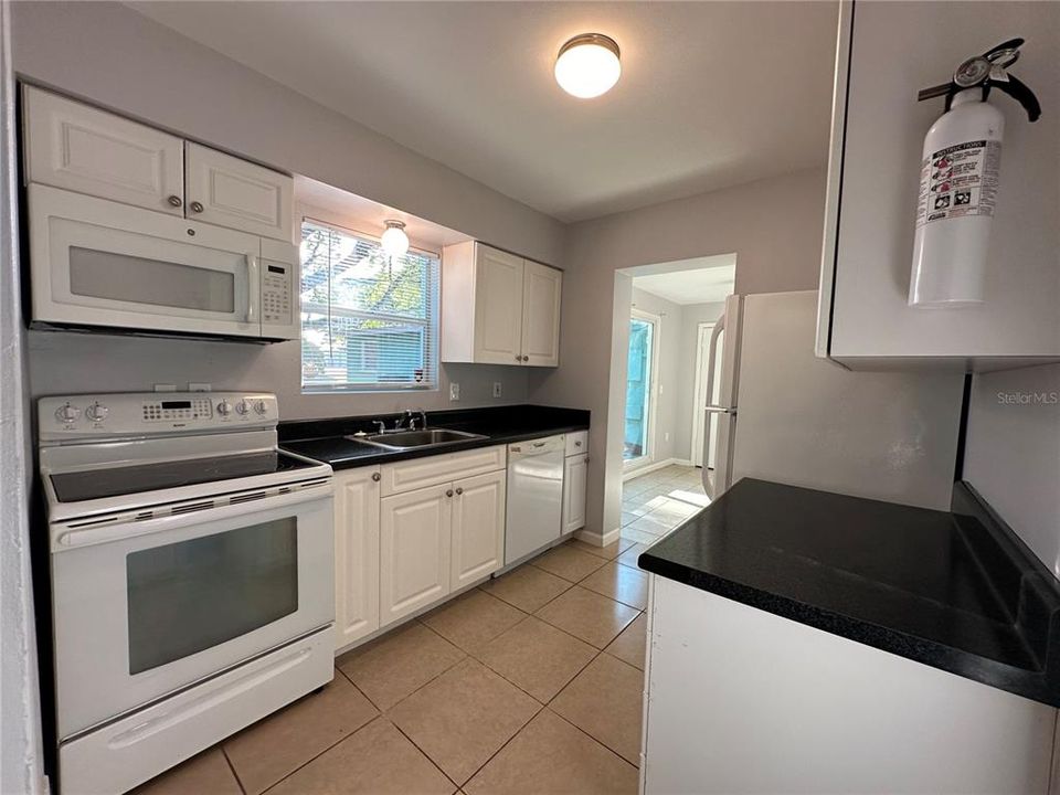 For Rent: $2,195 (3 beds, 2 baths, 980 Square Feet)