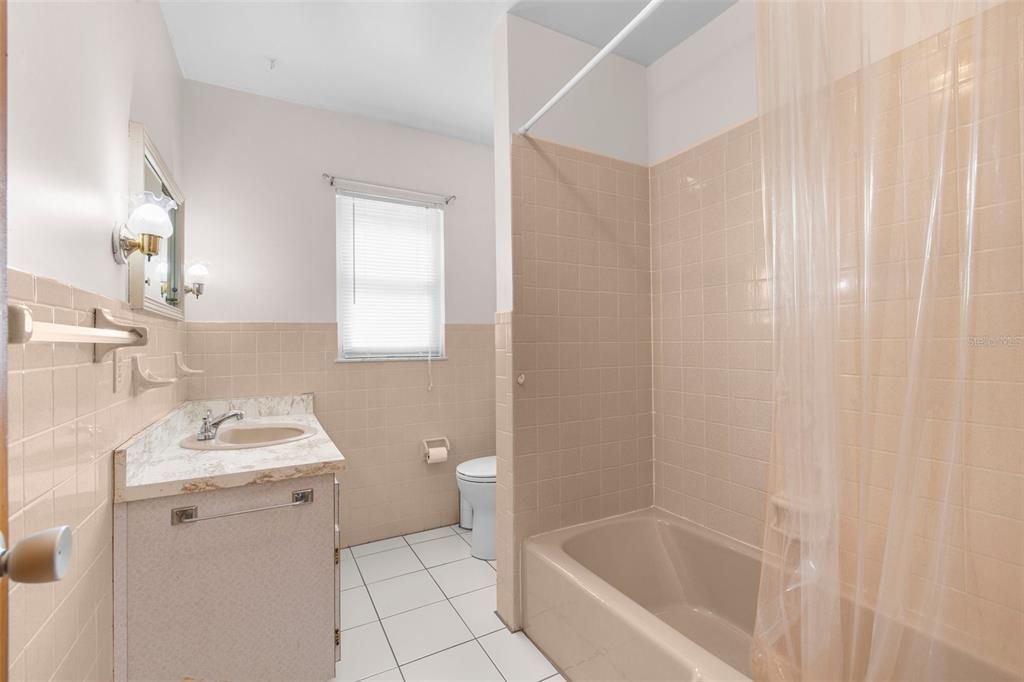 For Sale: $269,900 (2 beds, 2 baths, 1268 Square Feet)