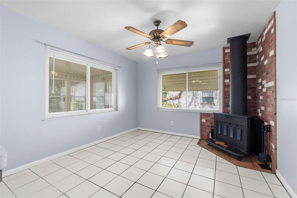 For Sale: $269,900 (2 beds, 2 baths, 1268 Square Feet)