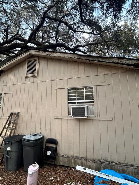 For Sale: $83,900 (2 beds, 1 baths, 932 Square Feet)