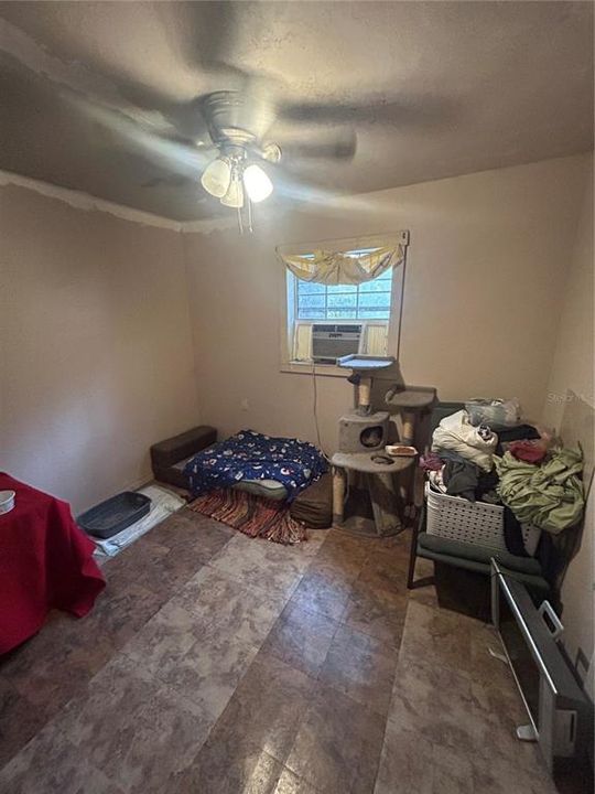 For Sale: $83,900 (2 beds, 1 baths, 932 Square Feet)