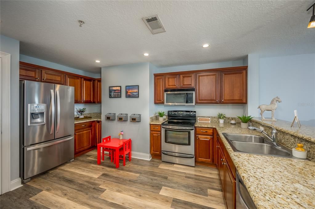 For Sale: $442,900 (2 beds, 2 baths, 1627 Square Feet)