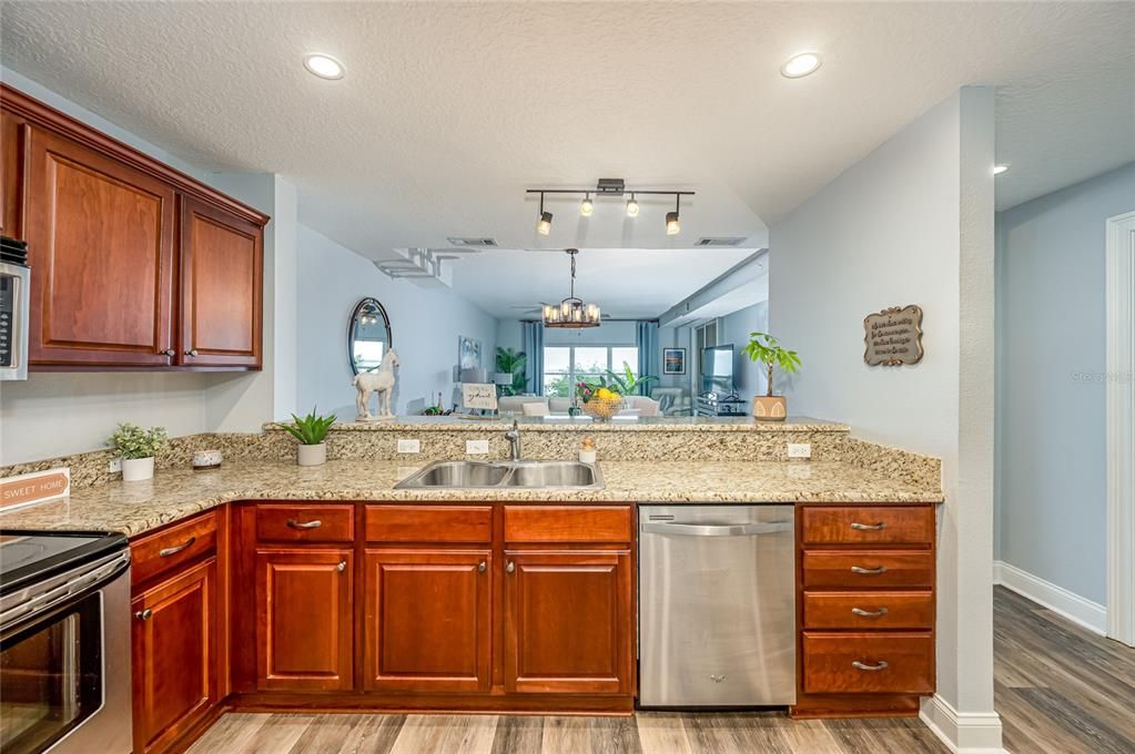 For Sale: $442,900 (2 beds, 2 baths, 1627 Square Feet)