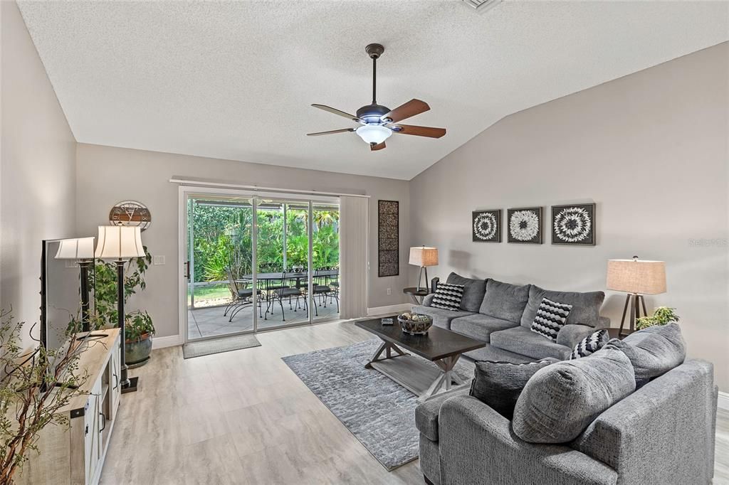 Active With Contract: $415,000 (3 beds, 2 baths, 1512 Square Feet)