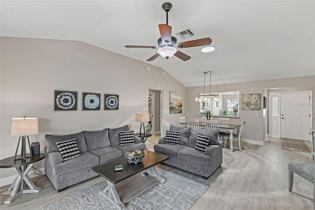 Active With Contract: $415,000 (3 beds, 2 baths, 1512 Square Feet)