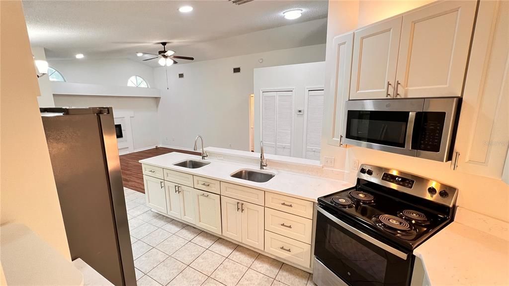 For Rent: $2,650 (3 beds, 2 baths, 1825 Square Feet)