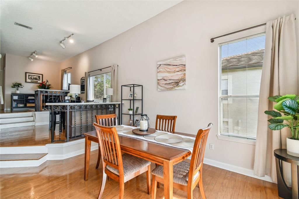 For Sale: $489,900 (1 beds, 1 baths, 1084 Square Feet)